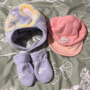 Nike Newborn Hat Set